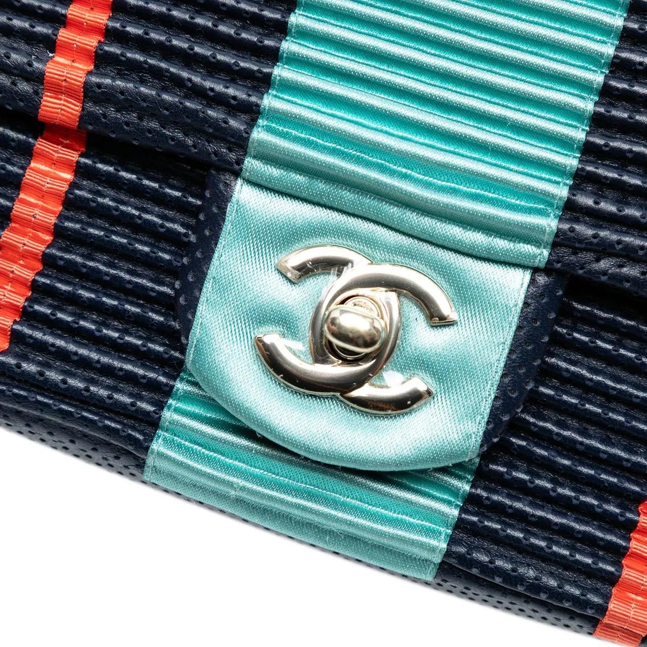 Thumbnail - Chanel Hobo Bags - New Mini Coco Pleats Perforated Calfskin Single Fl - Gr. unisize - in Blau - für Damen