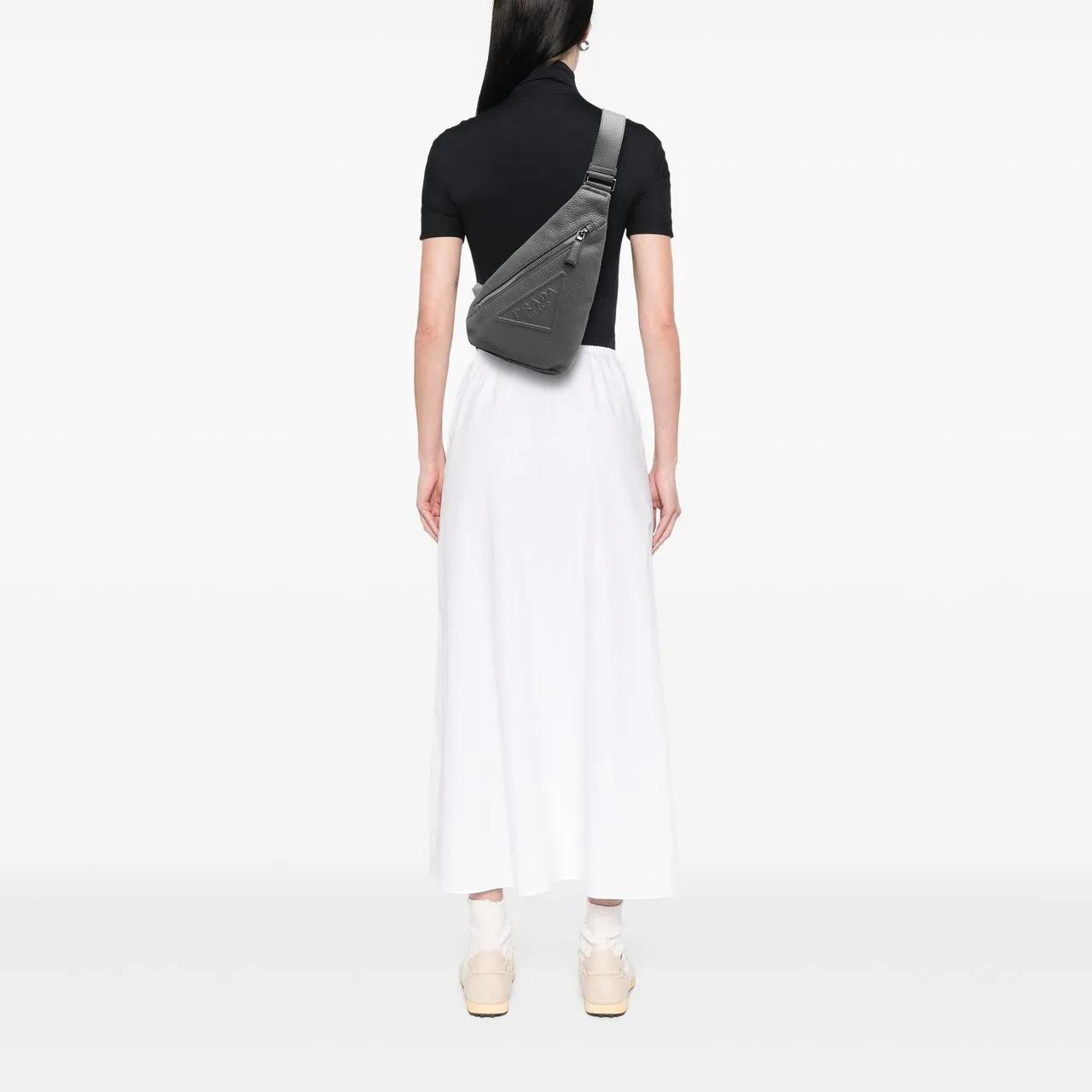 Thumbnail - Prada Hobo Bags - Vitello Daino Logo Embossed Sling Bag - Gr. unisize - in Grau - für Damen