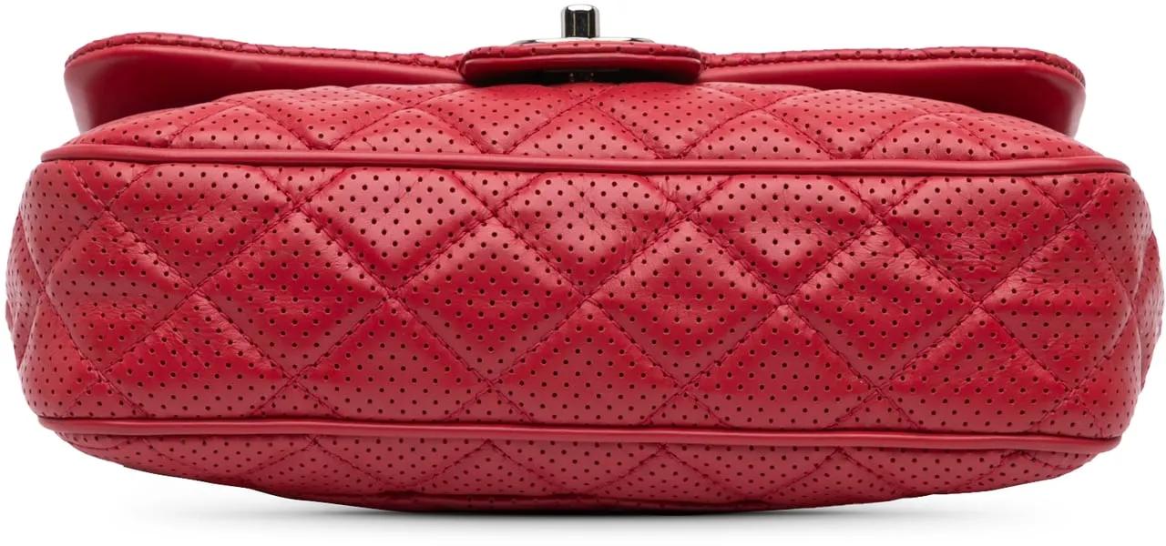 Thumbnail - Chanel Hobo Bags - 2014 Medium Perforated Lambskin Punch Flap - Gr. unisize - in Rot - für Damen