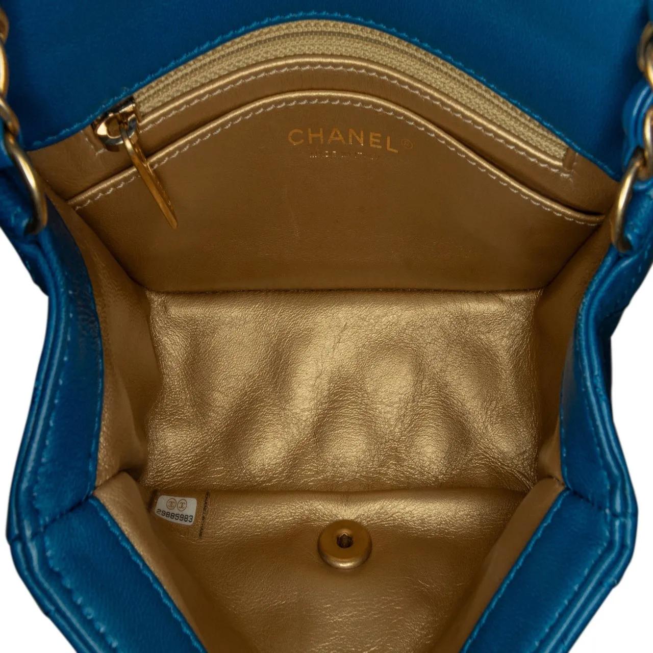 Chanel Hobo bags 2019 Mini Square Classic Lambskin Pearl Crush Sing in blauw