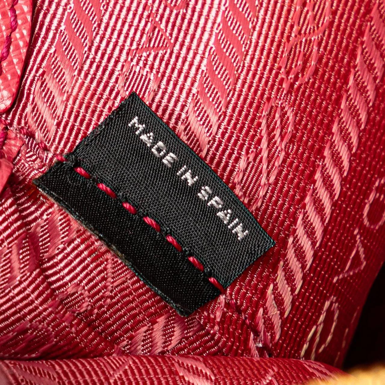 Thumbnail - Prada Hobo Bags - Medium Saffiano Lux Promenade Satchel - Gr. unisize - in Gold - für Damen