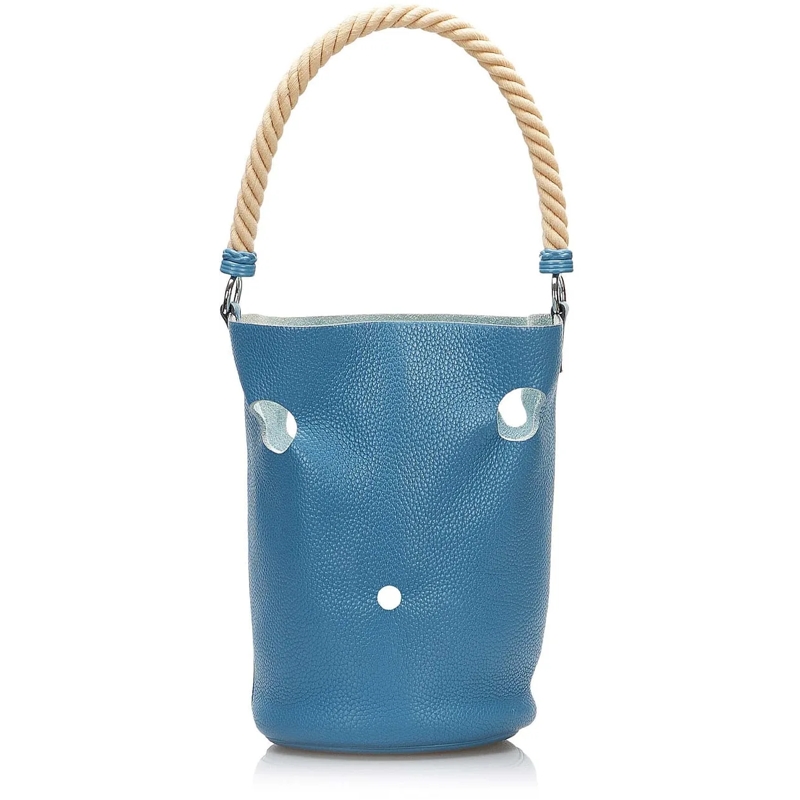 Hermès Schultertasche Clemence Mangeoire Bucket PM blau