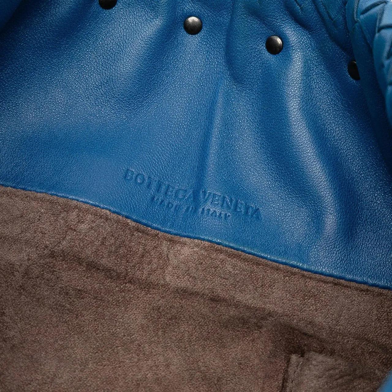 Thumbnail - Bottega Veneta Hobo Bags - Nappa Intrecciato Drawstring Shoulder Bag - Gr. unisize - in Blau - für Damen