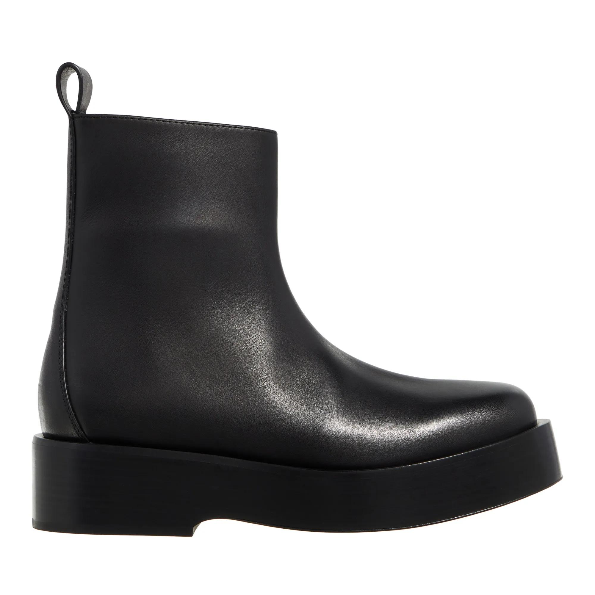 Bottega Veneta Low-Top Sneakers Torino Ankle Boot in zwart