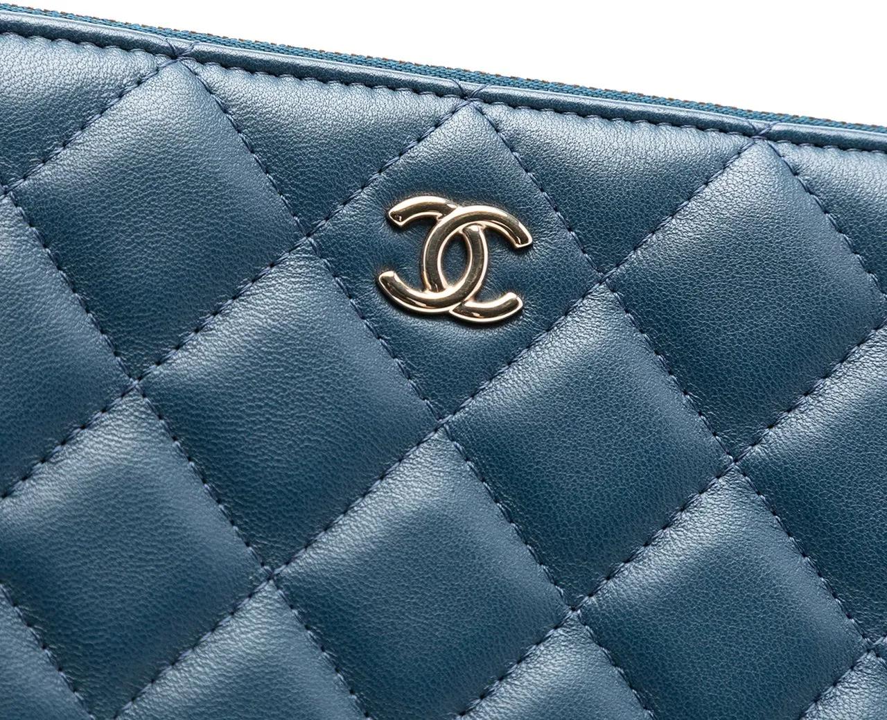 Thumbnail - Chanel Clutches - Large Quilted Lambskin La Habana O Case Clutch - Gr. unisize - in Blau - für Damen