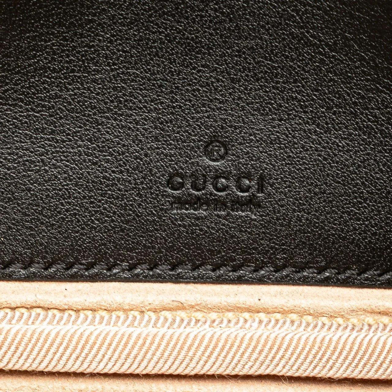 Thumbnail - Gucci Hobo Bags - Mini GG Marmont Matelasse Leather Camera Crossbody - Gr. unisize - in Schwarz - für Damen