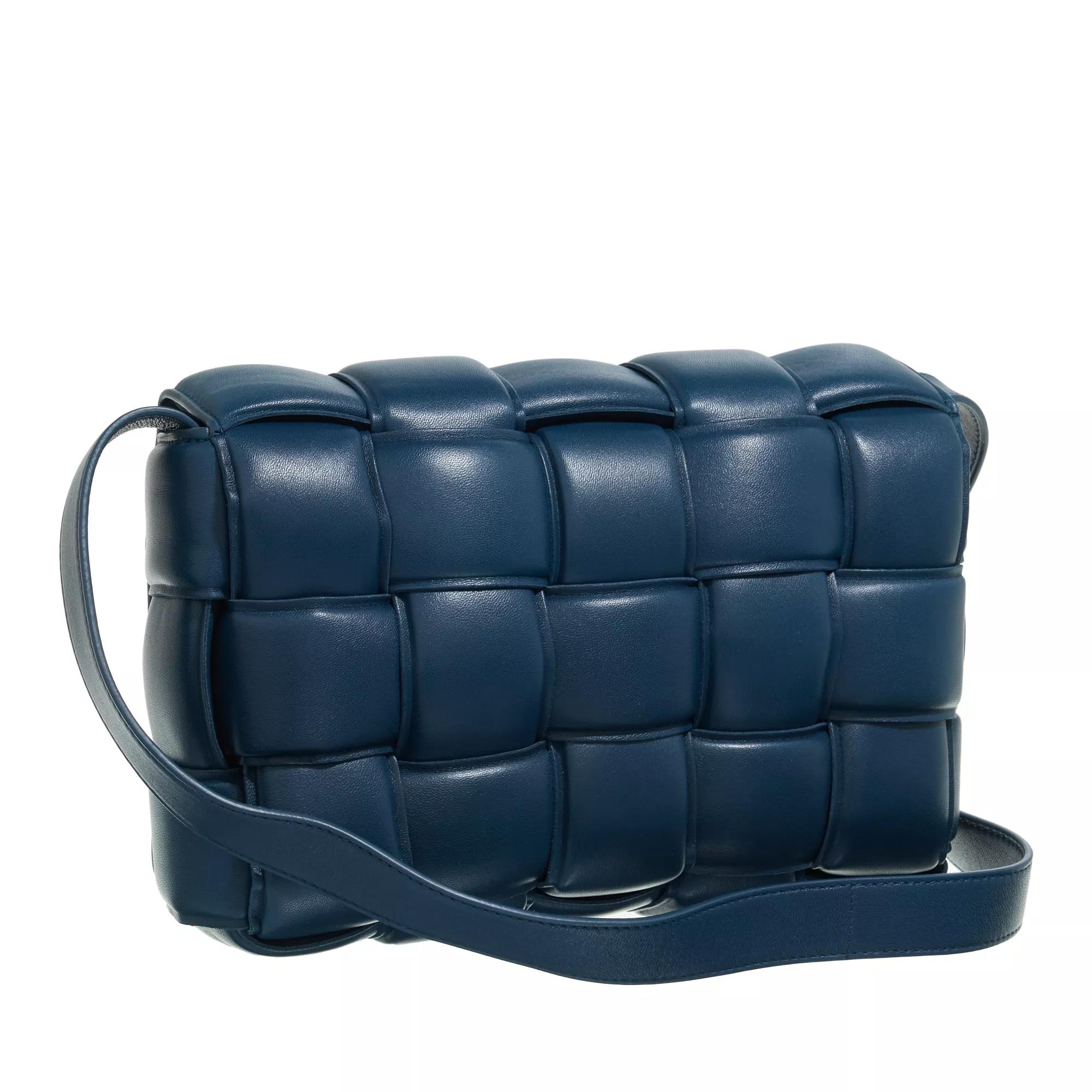 Bottega Veneta Crossbody bags Padded Cassette Crossbody Leather in blauw
