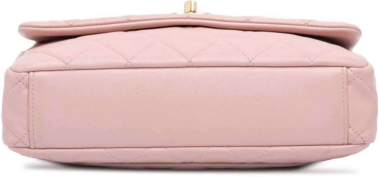 Chanel Hobo bags 2021-2024 CC Quilted Lambskin Embellished Chain Fl in poeder roze