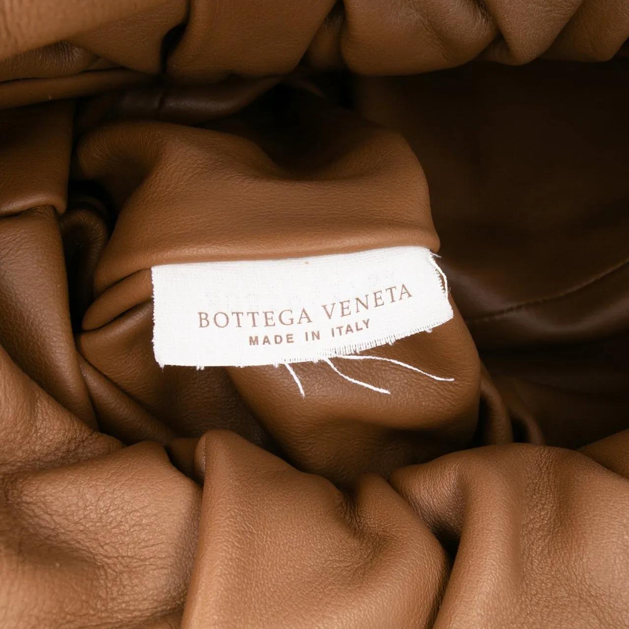 Thumbnail - Bottega Veneta Hobo Bags - Lambskin The Shoulder Pouch - Gr. unisize - in Braun - für Damen