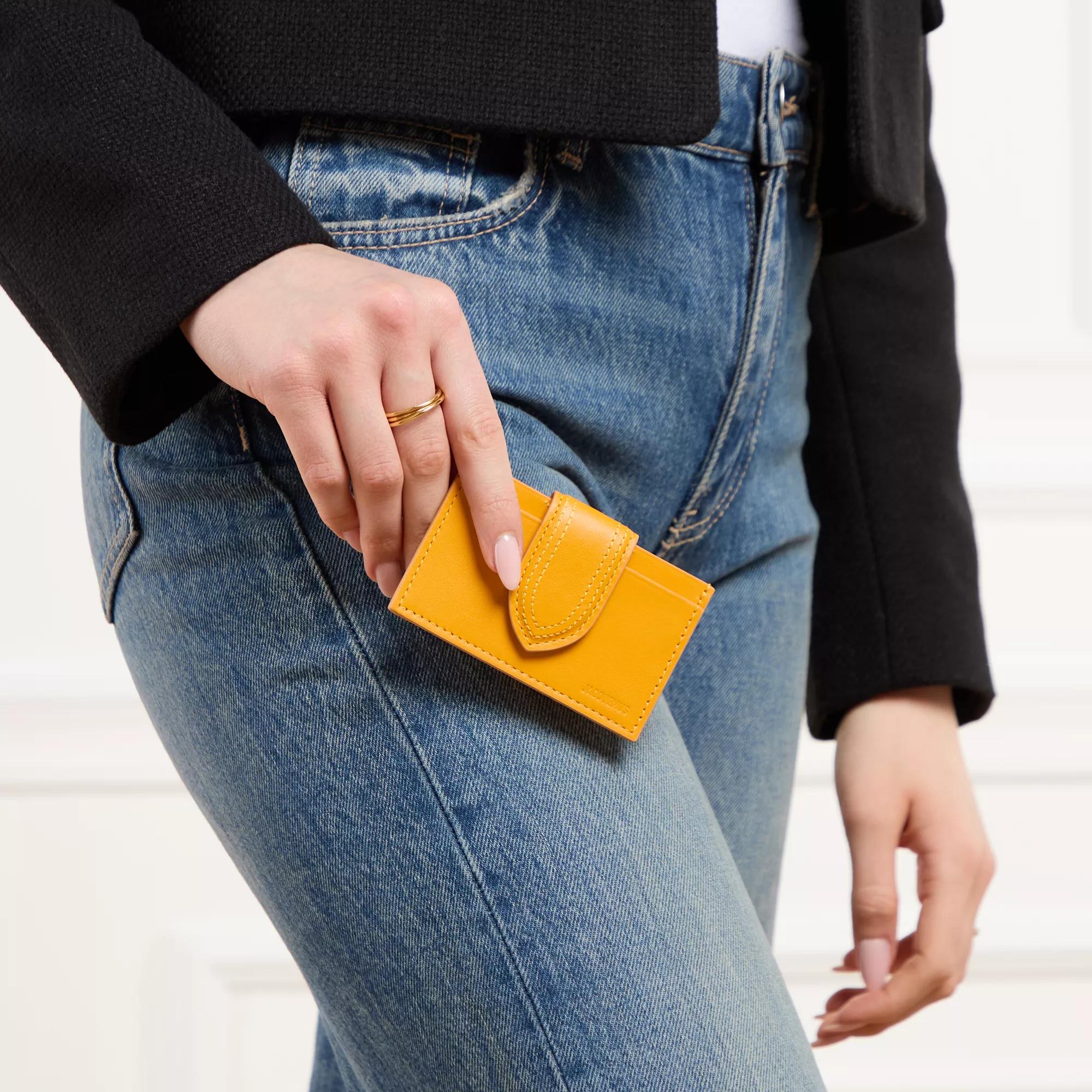 【関税込み】JACQUEMUS☆ Le porte carte Bambino カードケース Le Porte Carte Bambino leather card case in pink - Jacquemus