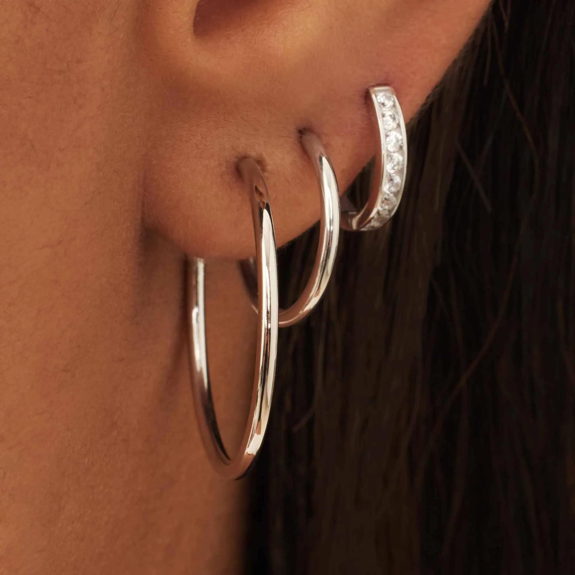 Thumbnail - Isabel Bernard Ohrringe - Saint Germain Cerise 14 karat hoop earrings - Gr. unisize - in Silber - für Damen