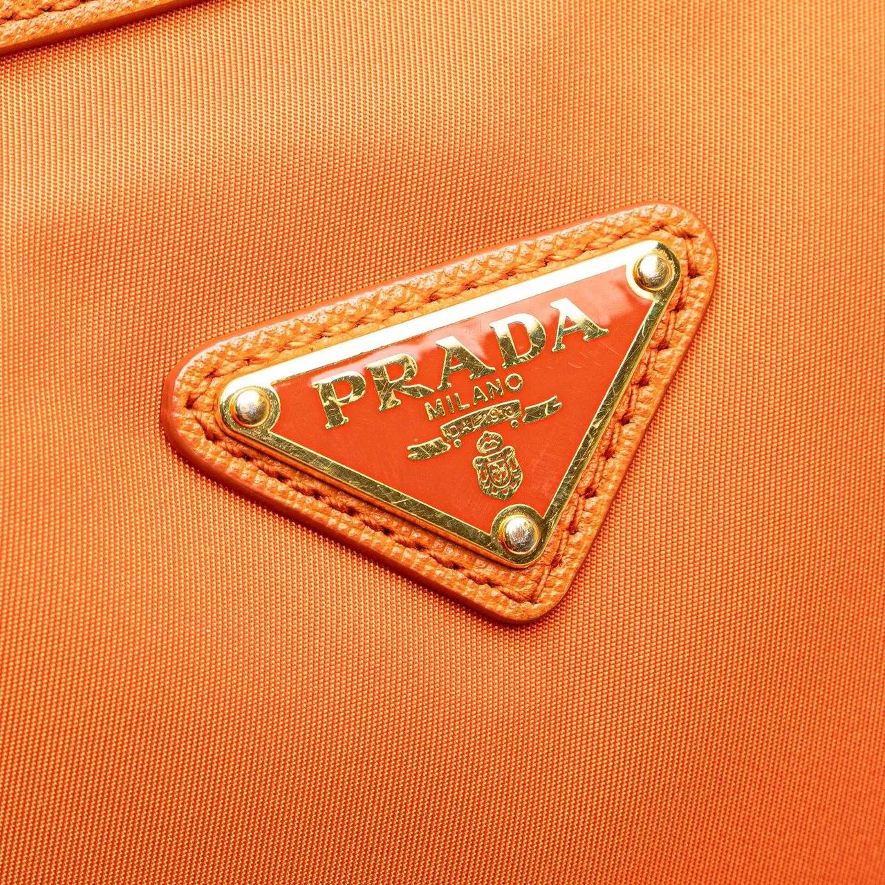 Thumbnail - Prada Hobo Bags - Saffiano Trimmed Tessuto Zip Top Crossbody - Gr. unisize - in Orange - für Damen