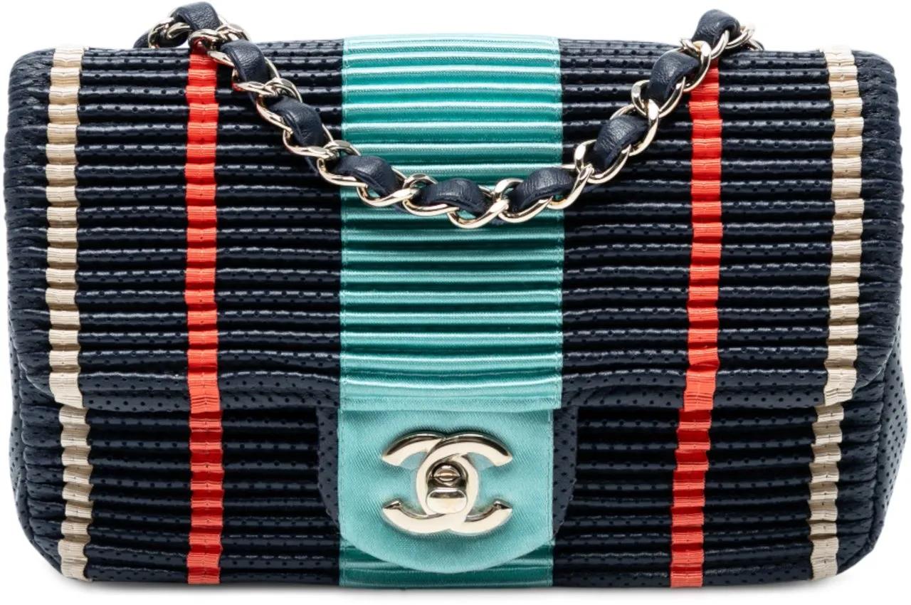 Chanel Hobo Bags - New Mini Pleated Perforated Lambskin Single Flap - Gr. unisize - in Blau - für Damen