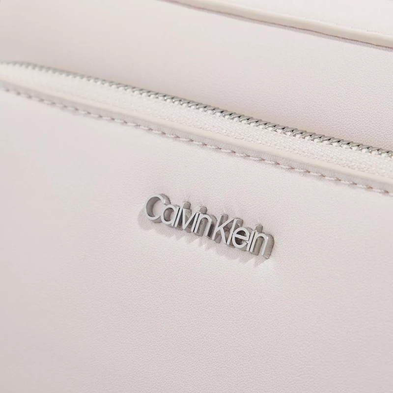 Calvin Klein Sac pour appareil photo Ck Must Camera Bag W Pckt Lg Crystal Gray(Image 4)