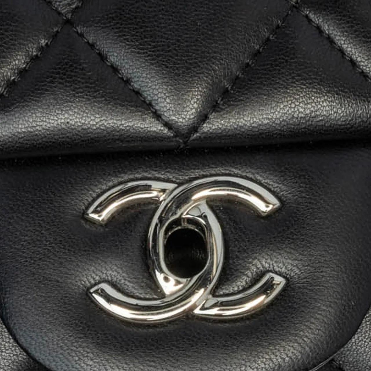 Chanel Hobo bags 2016-2017 Jumbo Classic Lambskin Double Flap in zwart