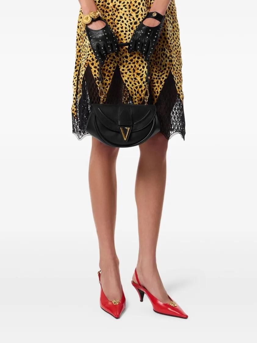 Versace Hobo bags Structured Flap Design Shoulder Bag With Gold-Tone in zwart