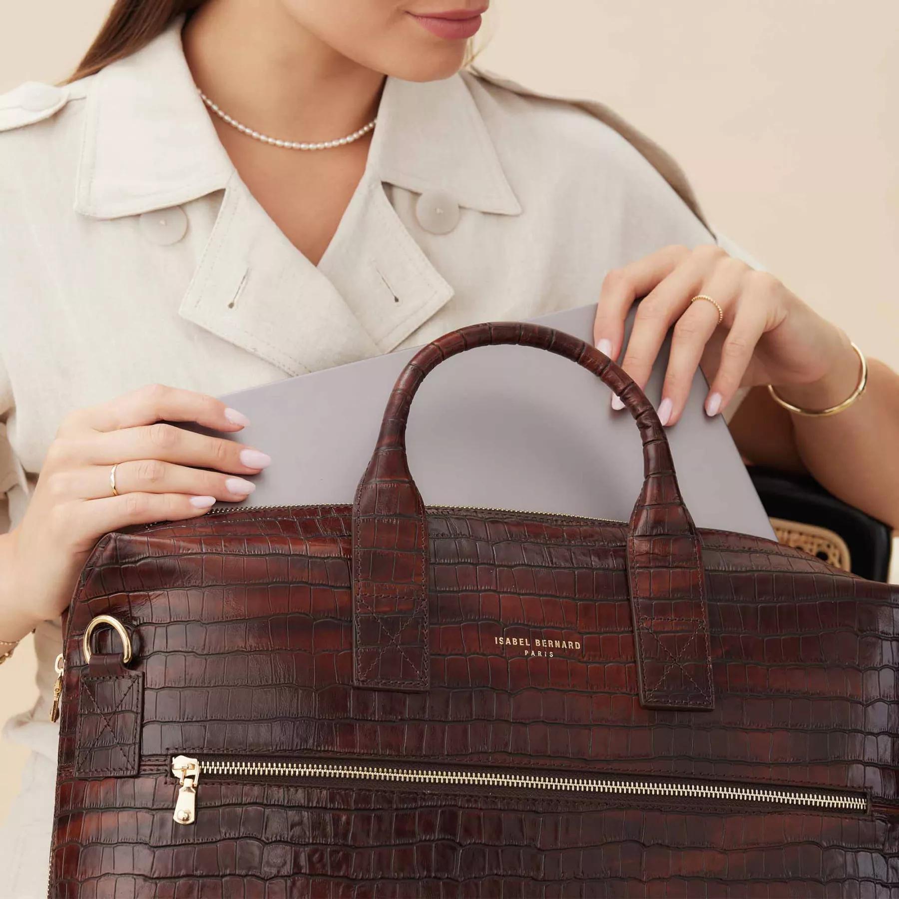 Isabel Bernard Aktetas Honoré Anique croco brown calfskin leather handbag in bruin