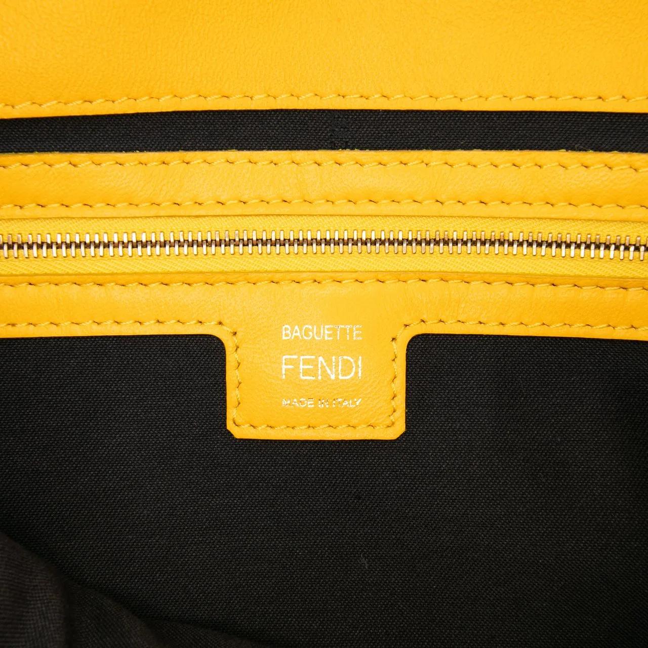 Thumbnail - Fendi Hobo Bags - Zucca Embossed Leather Baguette Satchel - Gr. unisize - in Gelb - für Damen