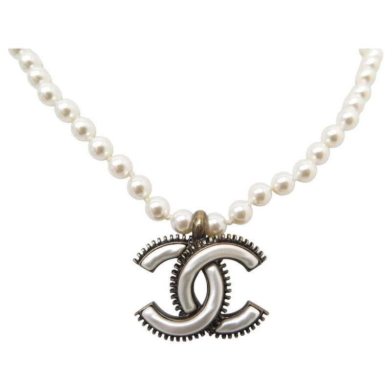 Chanel Mittellange Halskette NEUE CHANEL CC LOGO HALSKETTE MUTTERPERLE UND PERL braun