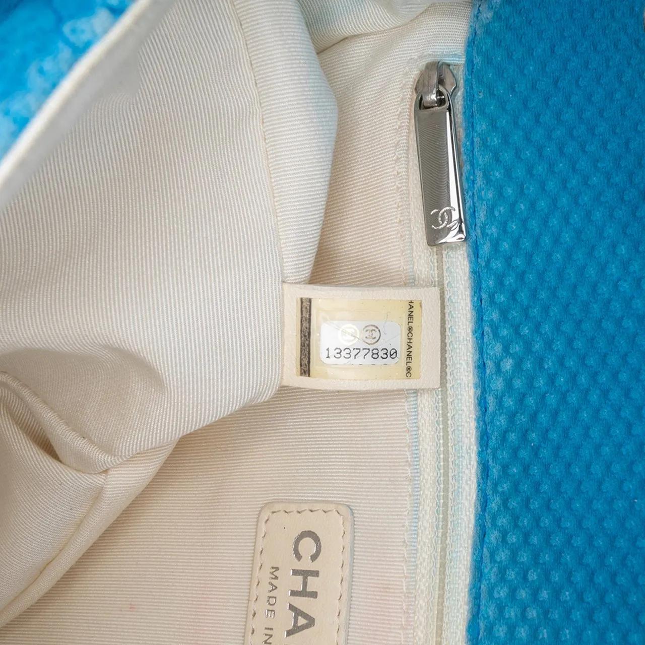 Thumbnail - Chanel Hobo Bags - Medium Quilted Perforated Jersey Single Flap - Gr. unisize - in Blau - für Damen