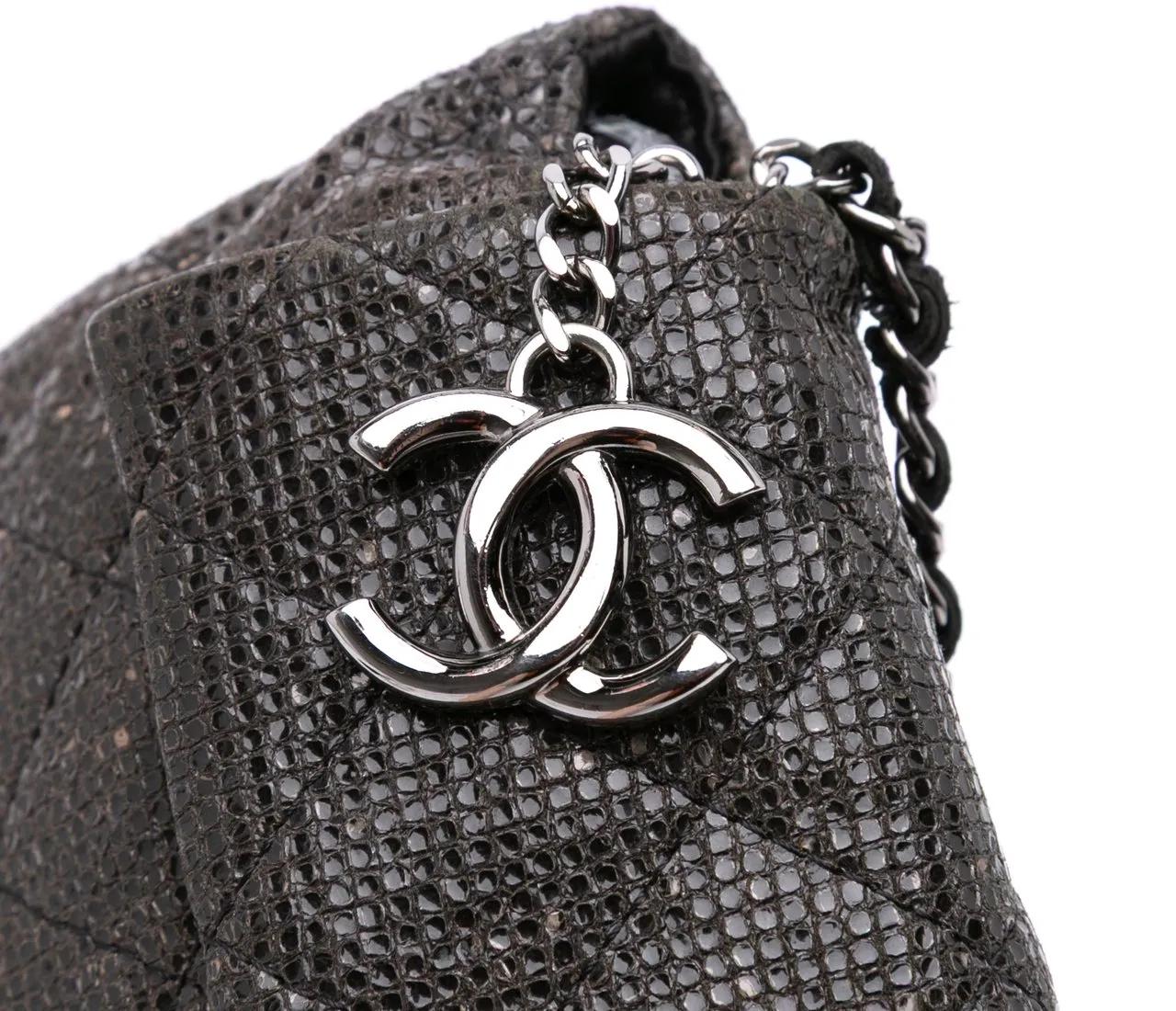 Thumbnail - Chanel Hobo Bags - Quilted Laminated Fabric Chain Evening Crossbody - Gr. unisize - in Schwarz - für Damen