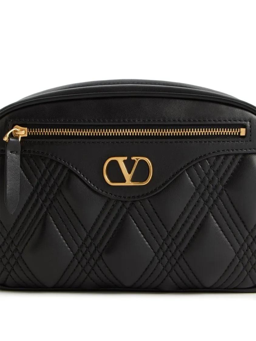 Valentino Garavani Hobo bags Quiltie 67 Medium Camera Bag in zwart