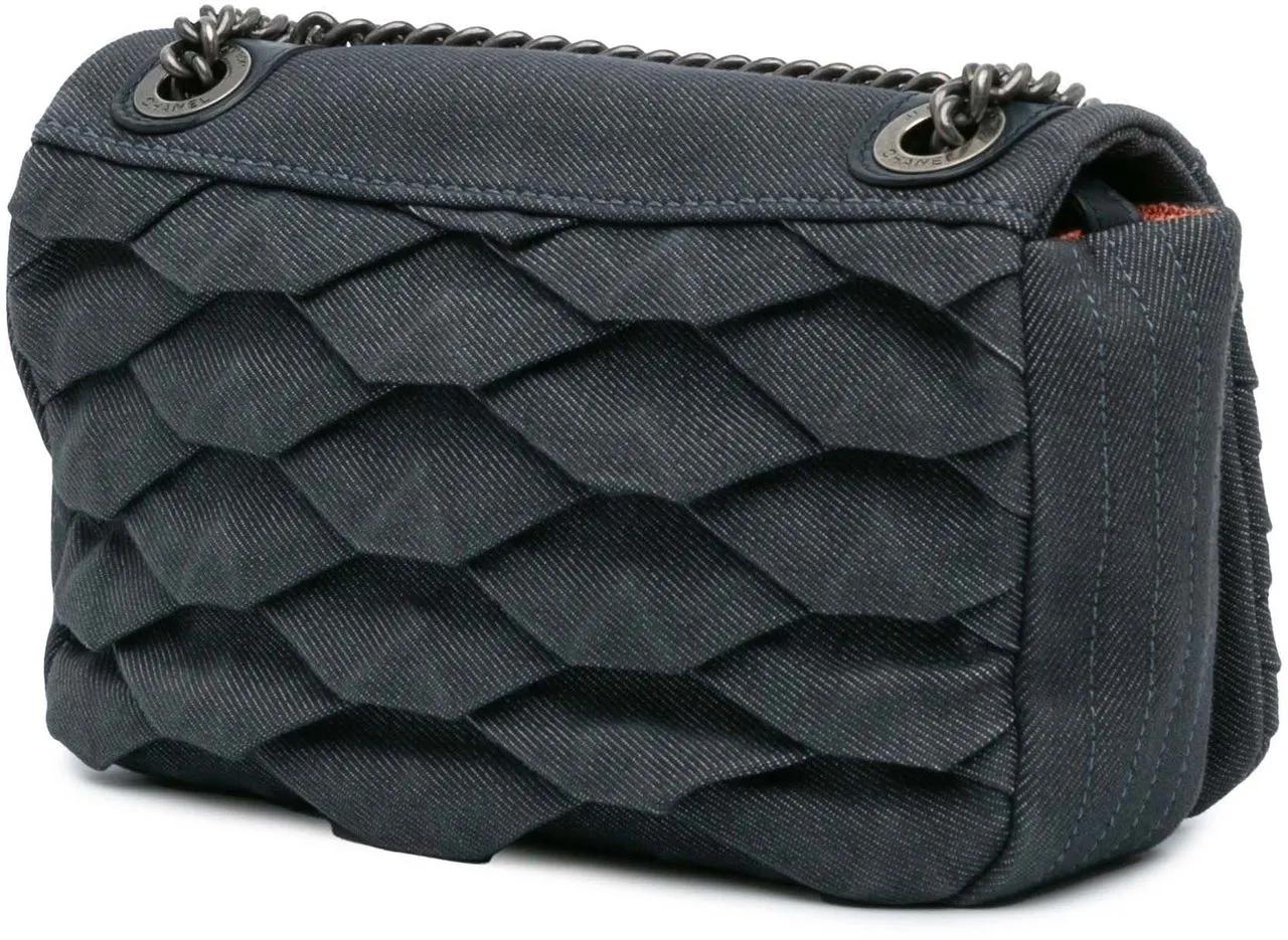Chanel Shoppers Small Pleated Denim Scale Effect Turtle Flap in blauw
