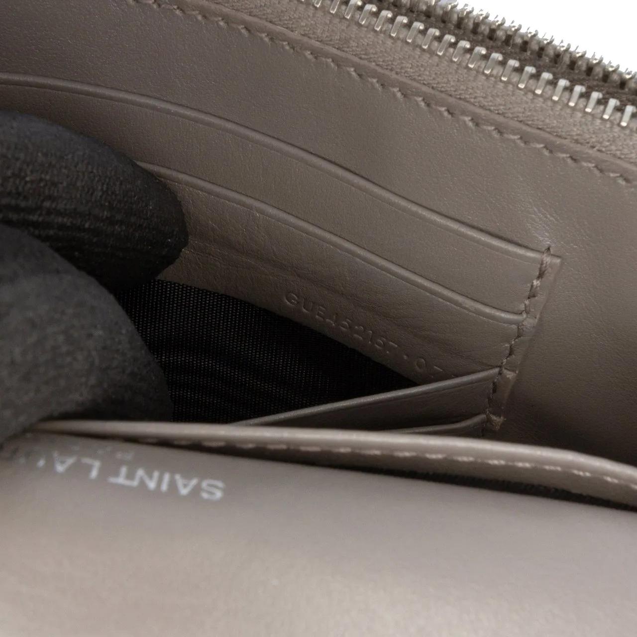 Thumbnail - Saint Laurent Hobo Bags - Croc Embossed Leather Monogram Sunset Chain Wallet - Gr. unisize - in Grau - für Damen