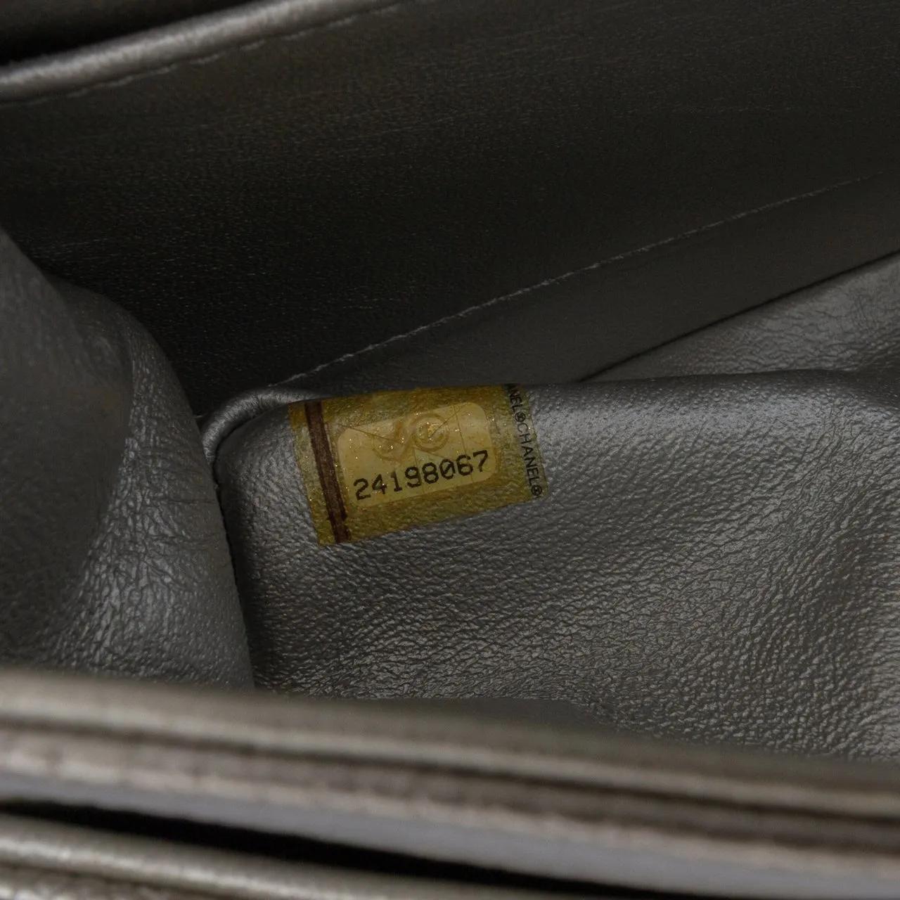 Thumbnail - Chanel Hobo Bags - Medium Classic Iridescent Caviar Double Flap - Gr. unisize - in Silber - für Damen