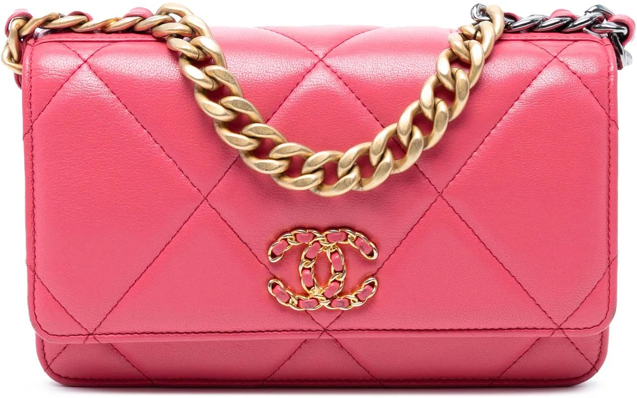 Chanel Hobo Bags - Quilted Lambskin 19 Wallet on Chain - Gr. unisize - in Gold - für Damen