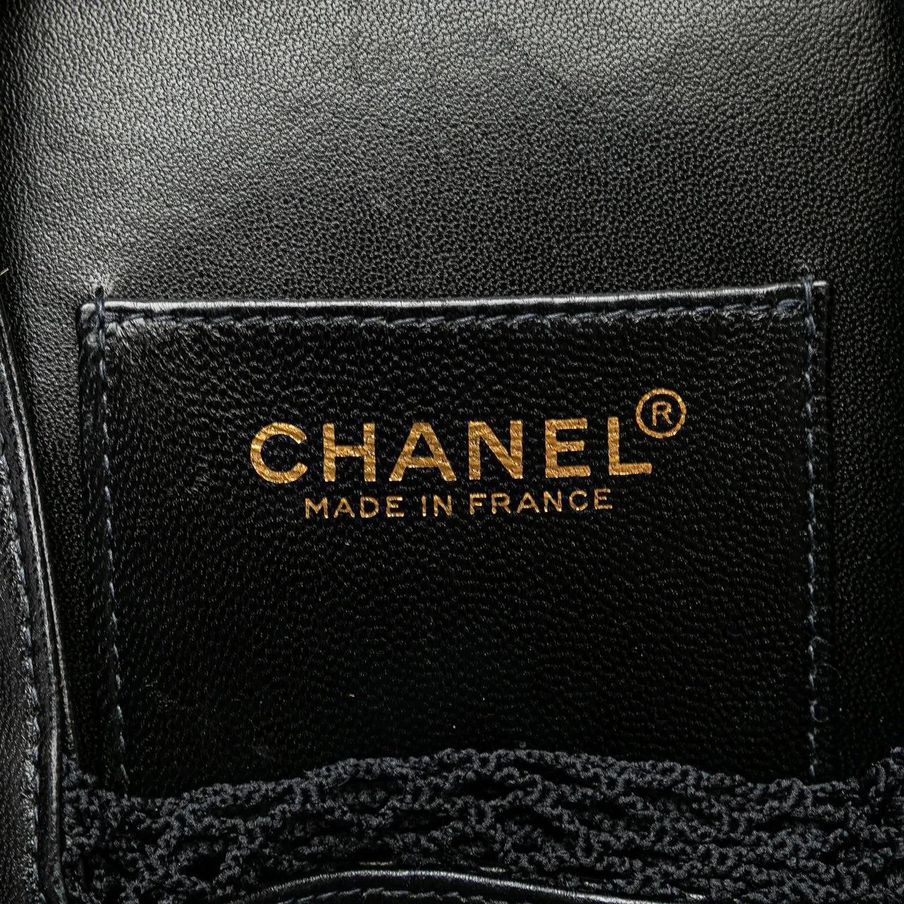 Thumbnail - Chanel Crossbody Bags - Lambskin and Satin Camellia Flower Evening Bag - Gr. unisize - in Schwarz - für Damen