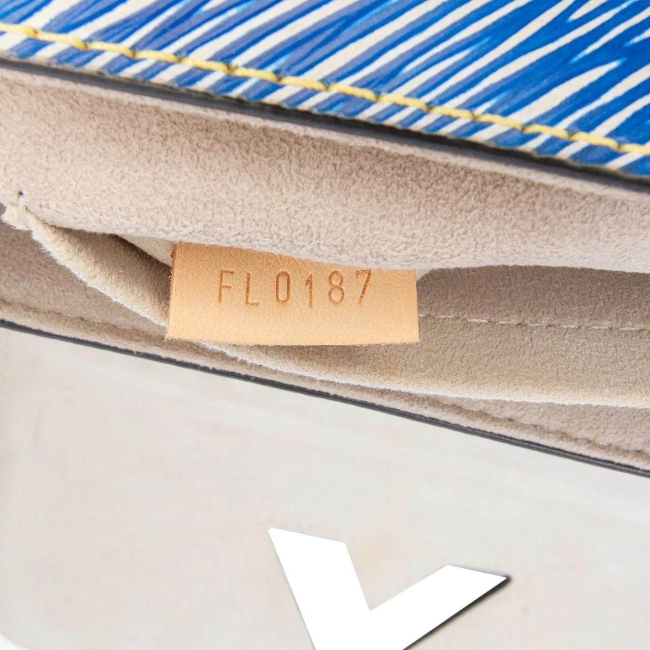 Thumbnail - Louis Vuitton Hobo Bags - Epi Denim Studded Twist MM - Gr. unisize - in Blau - für Damen