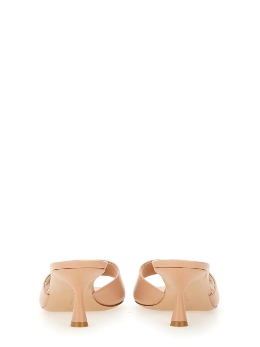 Thumbnail - Gianvito Rossi Slipper & Pantoletten - "Ascent" Open-Toe Calf Leather Mules - Gr. 36 (EU) - in Beige - für Damen