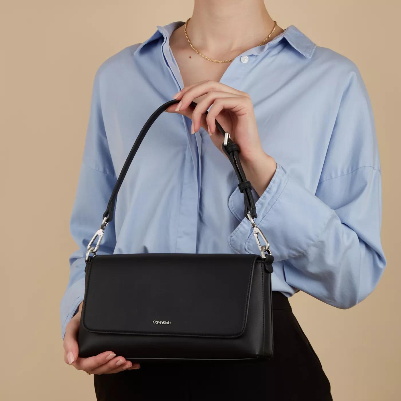 Calvin Klein Crossbody bags Must damen Handtasche Schwarz K60K611 in zwart
