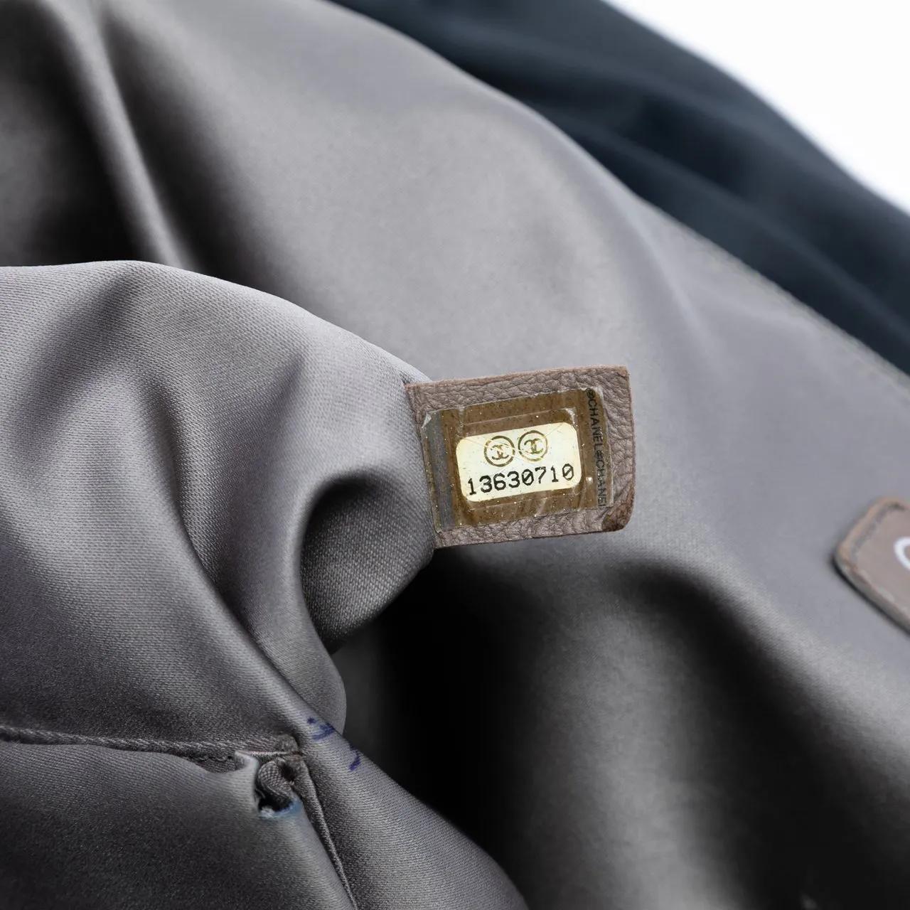 Thumbnail - Chanel Hobo Bags - Extra Large CC Quilted Satin Single Flap - Gr. unisize - in Blau - für Damen