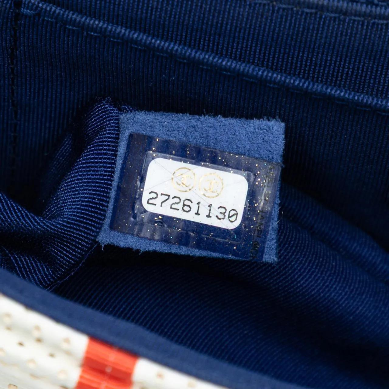 Thumbnail - Chanel Hobo Bags - New Mini Pleated Perforated Lambskin Single Flap - Gr. unisize - in Weiß - für Damen