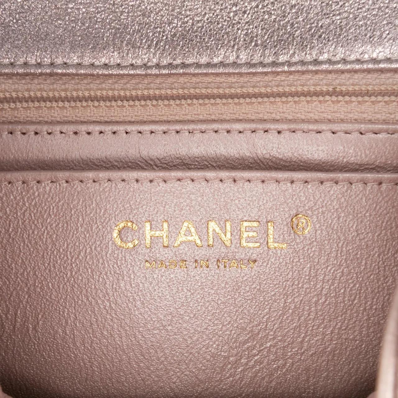 Thumbnail - Chanel Hobo Bags - Mini Square Classic Iridescent Calfskin Single Fla - Gr. unisize - in Gold - für Damen