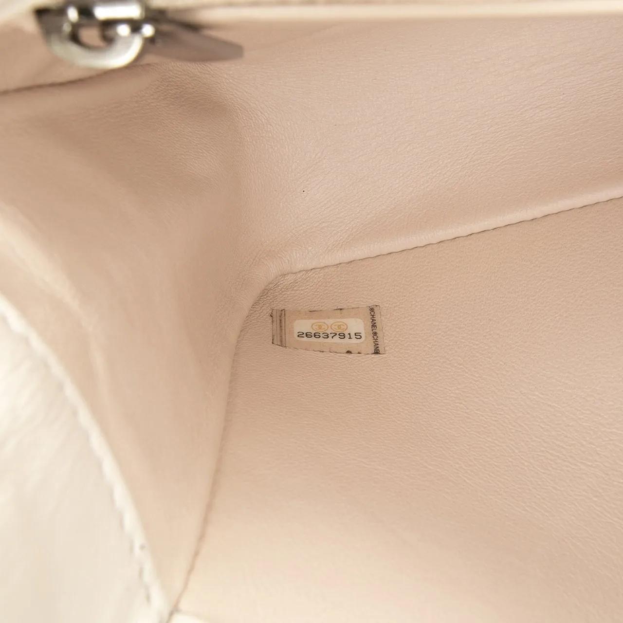 Thumbnail - Chanel Hobo Bags - CC Stitched Calfskin Chain Flap - Gr. unisize - in Weiß - für Damen