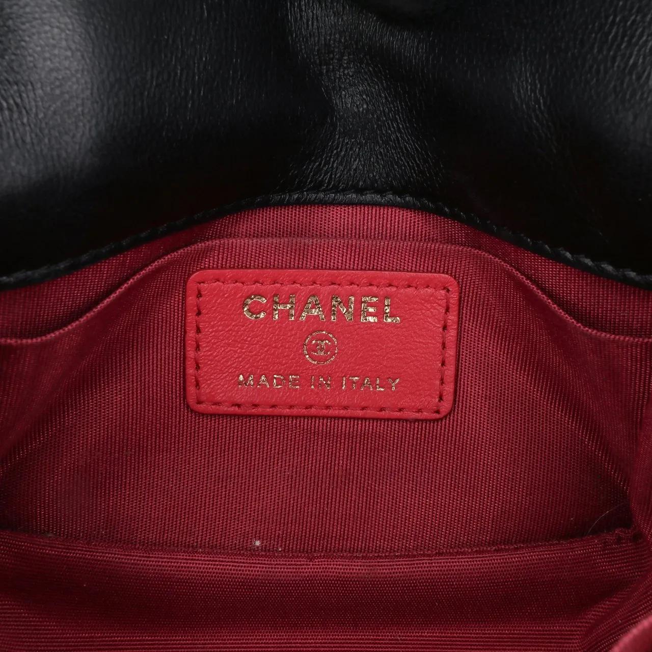 Thumbnail - Chanel Hobo Bags - 2020 Mini Lambskin Button On Top Flap - Gr. unisize - in Schwarz - für Damen