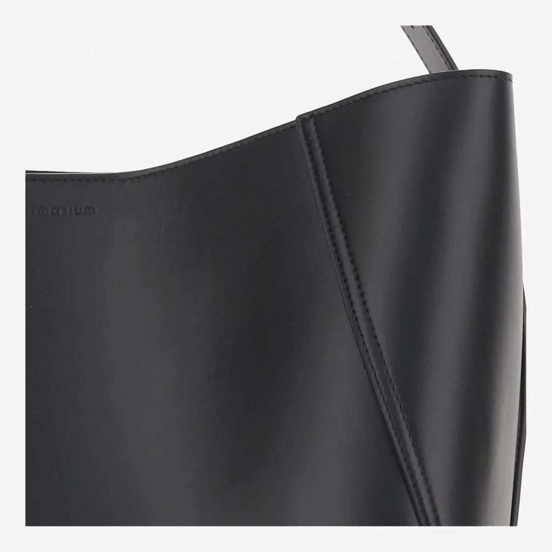 Armarium Shoppers & Totes 7 Days Lambskin Leather Tote Bag in zwart