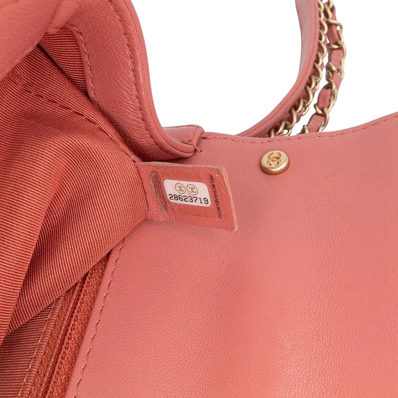 Thumbnail - Chanel Hobo Bags - Quilted Lambskin Chain Infinity Top Handle Bag - Gr. unisize - in Gold - für Damen