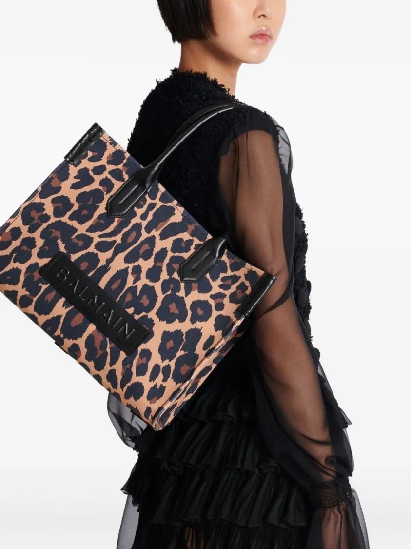 Thumbnail - Balmain Shopper & Totes - Leopard Print Tote Bag With Structured Silhouette - Gr. unisize - in Braun - für Damen
