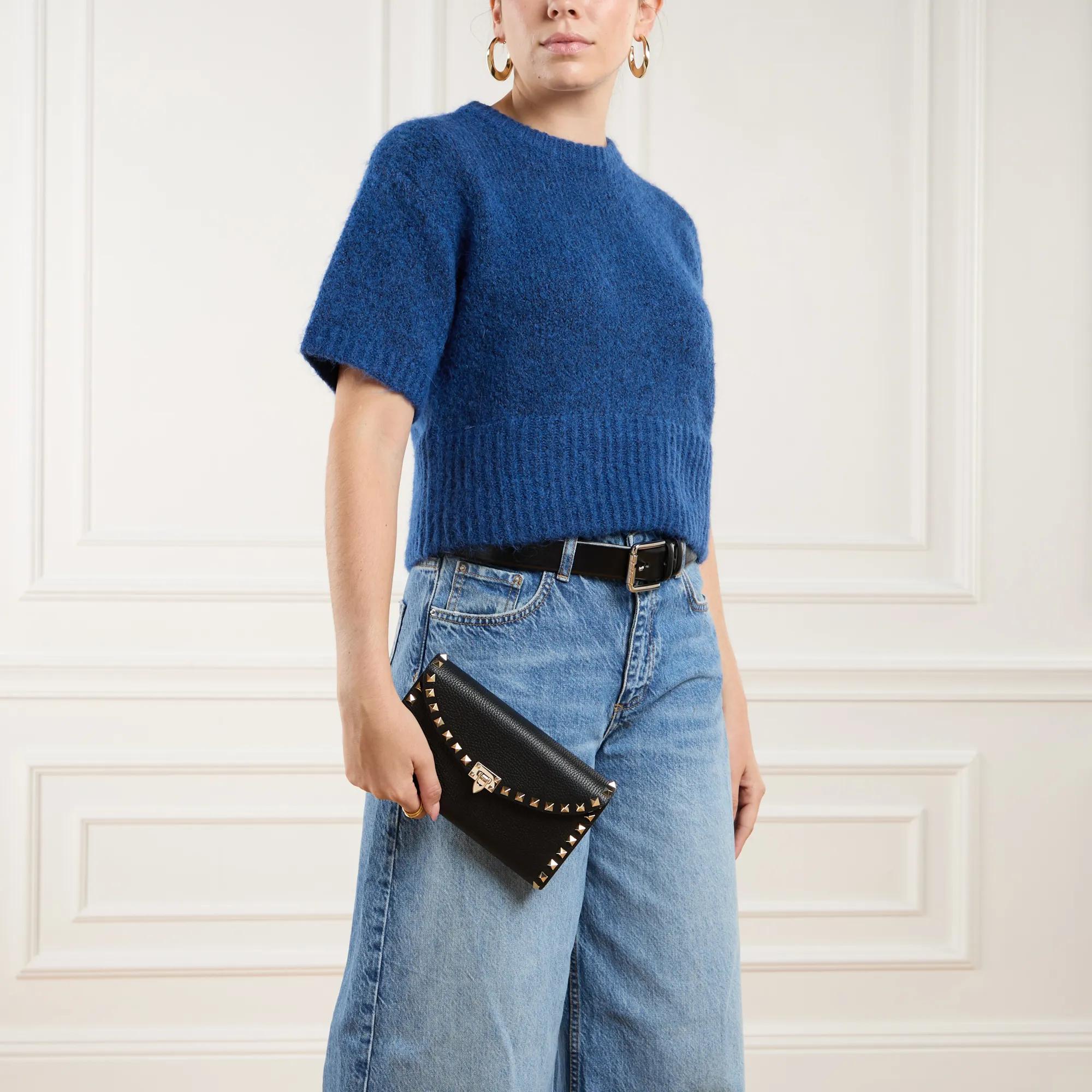 Valentino Garavani Crossbody bags Rockstud Wallet W Strap in zwart