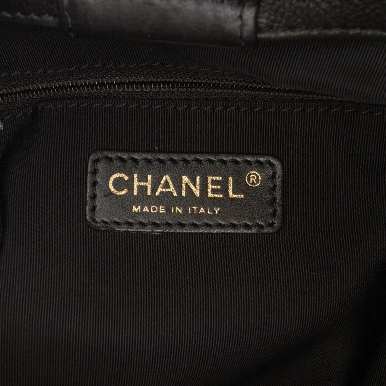 Thumbnail - Chanel Shopper - Small Quilted Calfskin Chain Me Tote - Gr. unisize - in Schwarz - für Damen