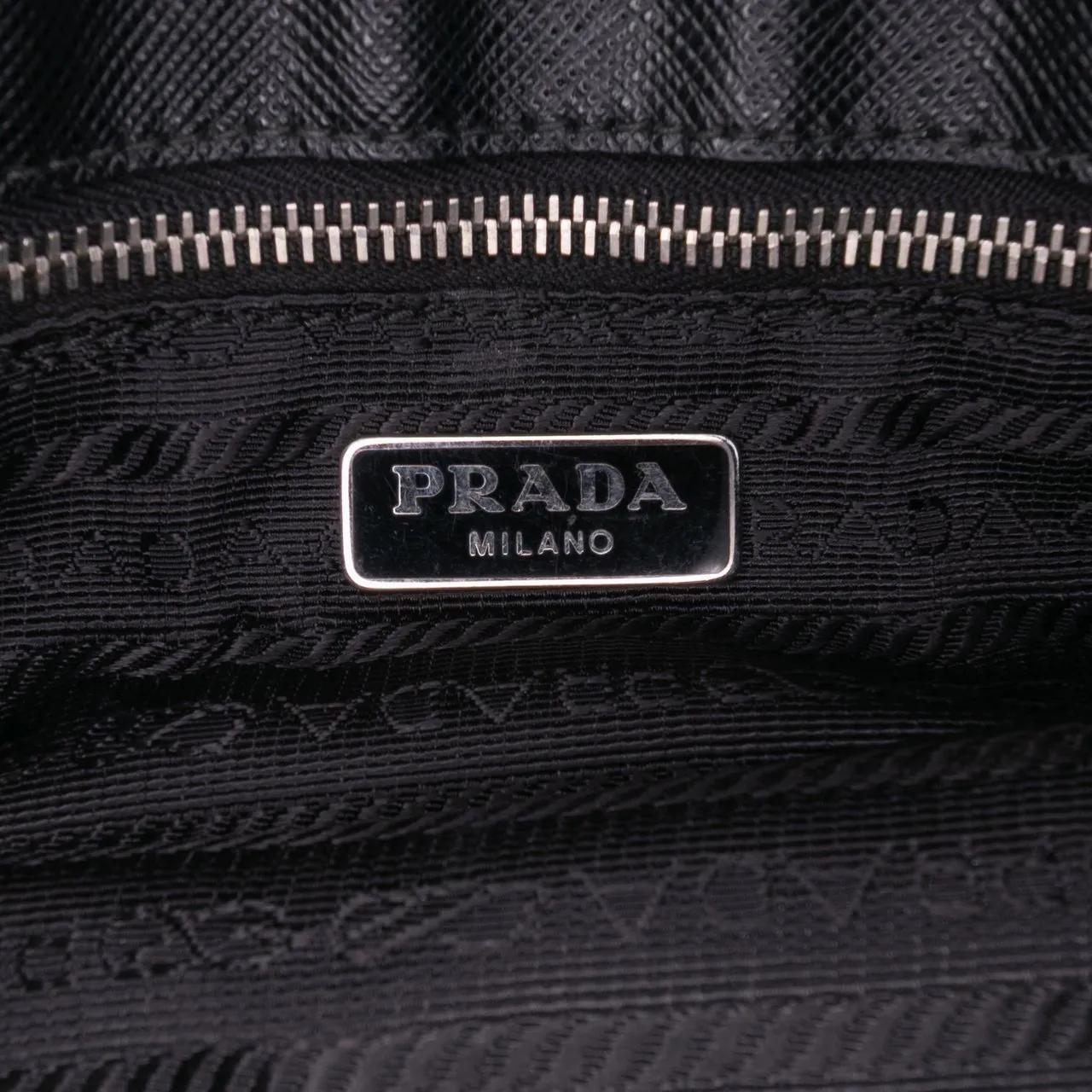 Thumbnail - Prada Hobo Bags - Saffiano Trimmed Tessuto Chain Crossbody - Gr. unisize - in Schwarz - für Damen
