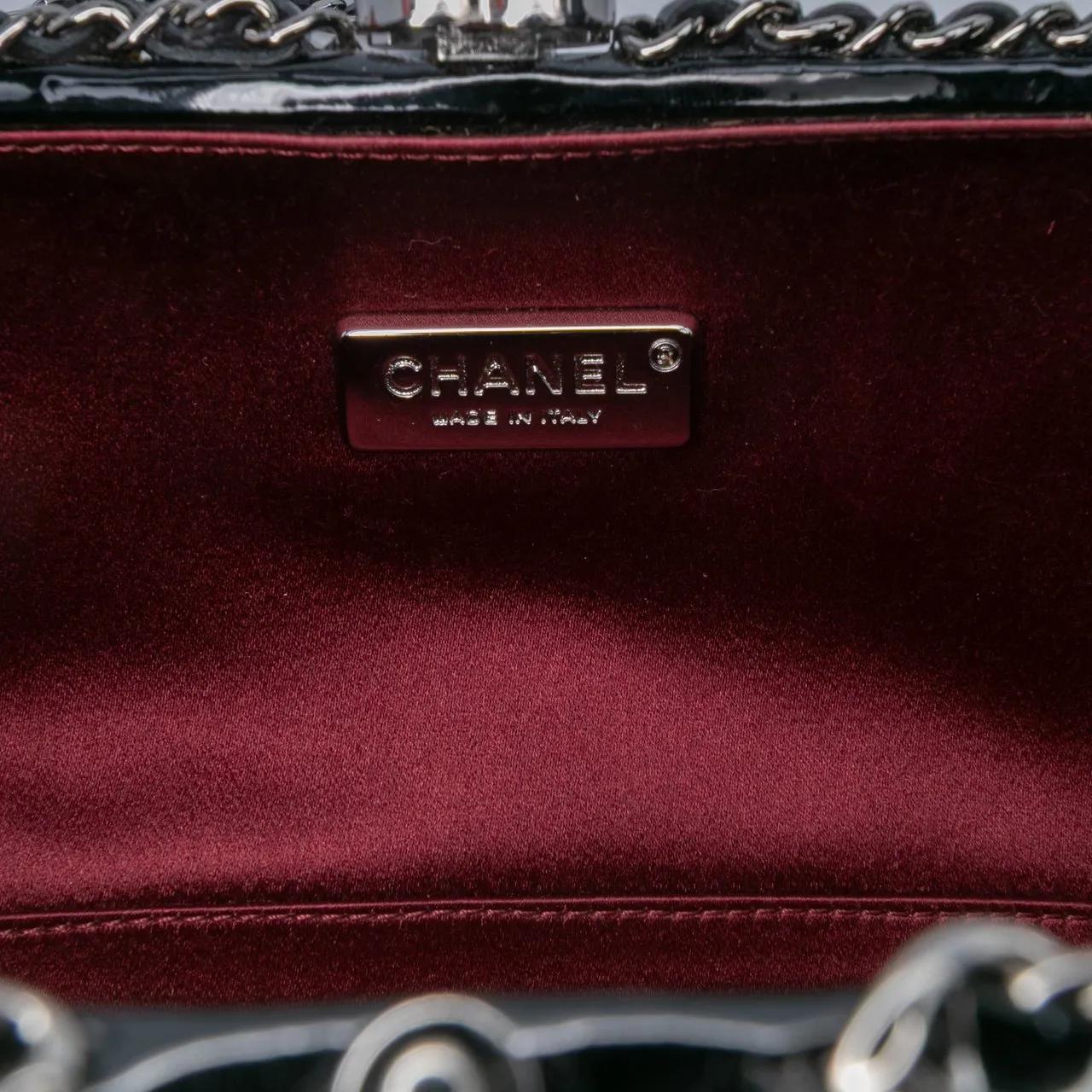 Thumbnail - Chanel Hobo Bags - Quilted Patent Chain Around Clutch - Gr. unisize - in Schwarz - für Damen