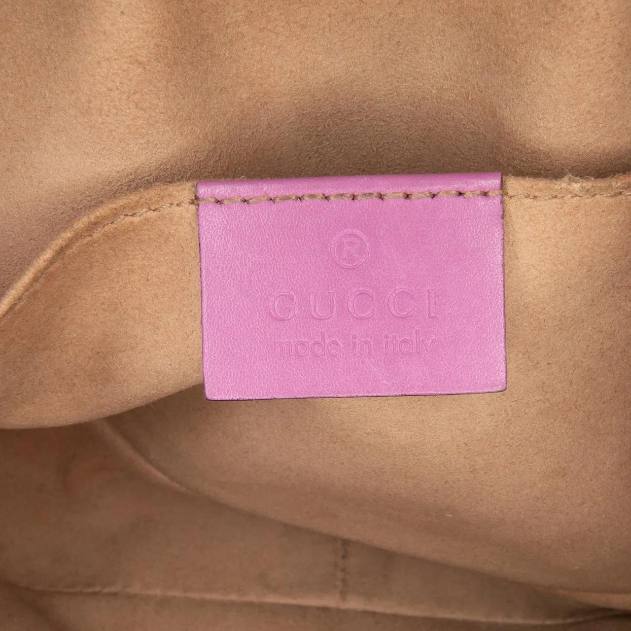 Thumbnail - Gucci Hobo Bags - Mini GG Marmont Matelasse Leather Crossbody - Gr. unisize - in Gold - für Damen