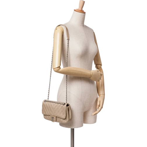 Chanel Sac à bandoulière 2017-2018 Small Chevron Calfskin Studded Flap gold (Image 21)