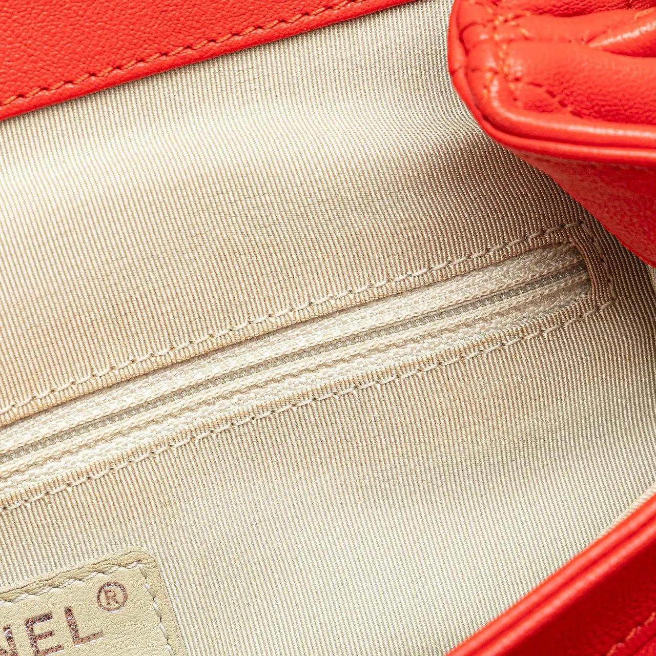 Thumbnail - Chanel Hobo Bags - Large Quilted Lambskin Chain Around Flap - Gr. unisize - in Rot - für Damen