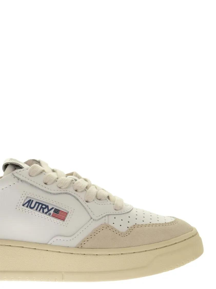 Thumbnail - Autry Low-Top Sneaker - Medalist Low - Leather And Suede Sneakers - Gr. 40 (EU) - in Weiß - für Damen